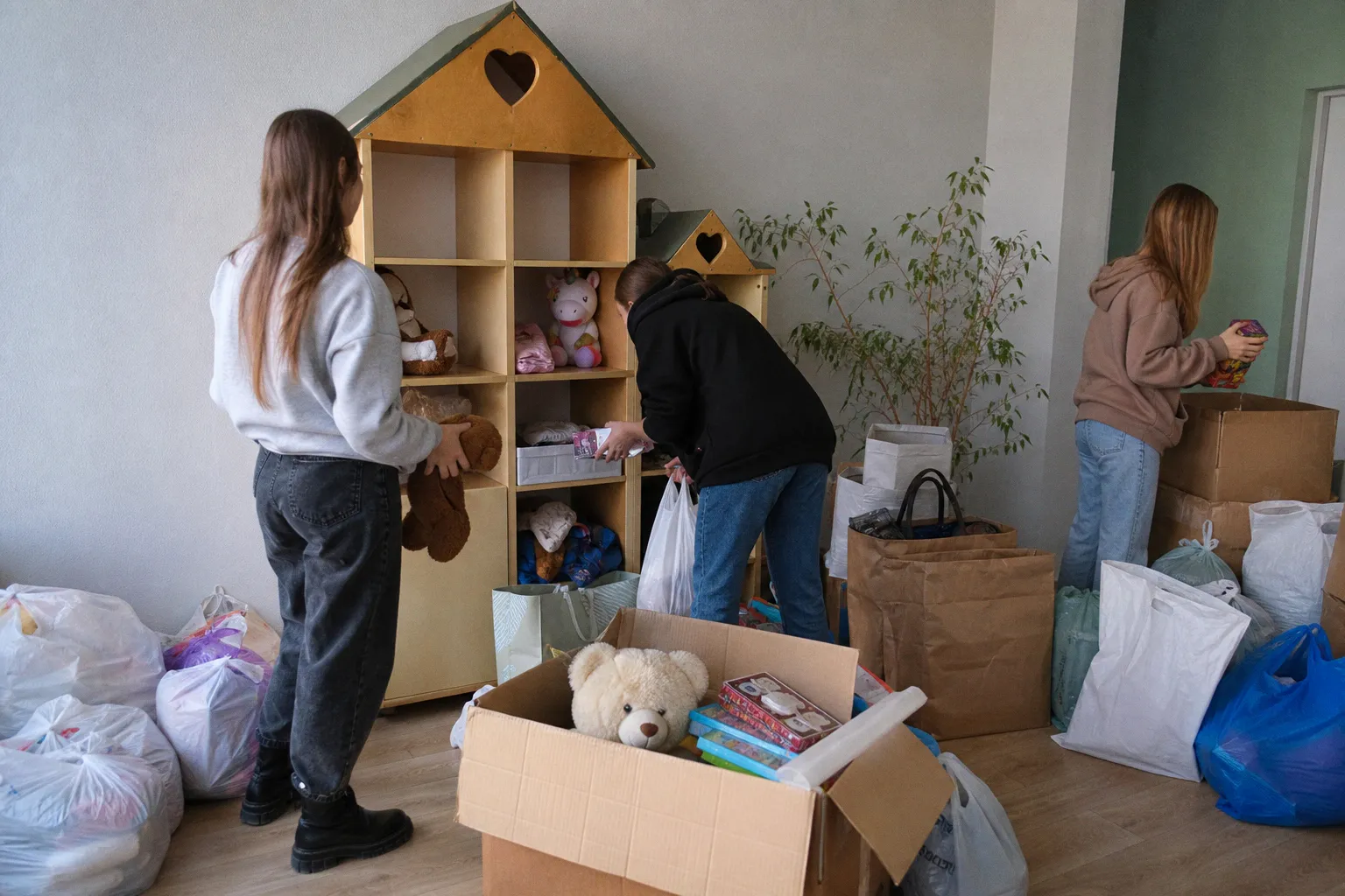 «Мосволонтер» приглашает горожан присоединиться к сбору подарков в «Домиках добра»