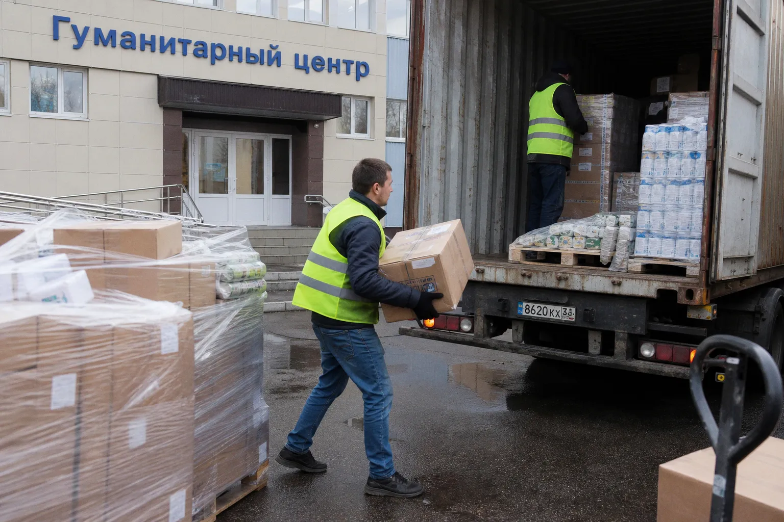 Пенсионеров в Харьковской области поддержат бесплатно: какую гуманитарную помощь можно получить
