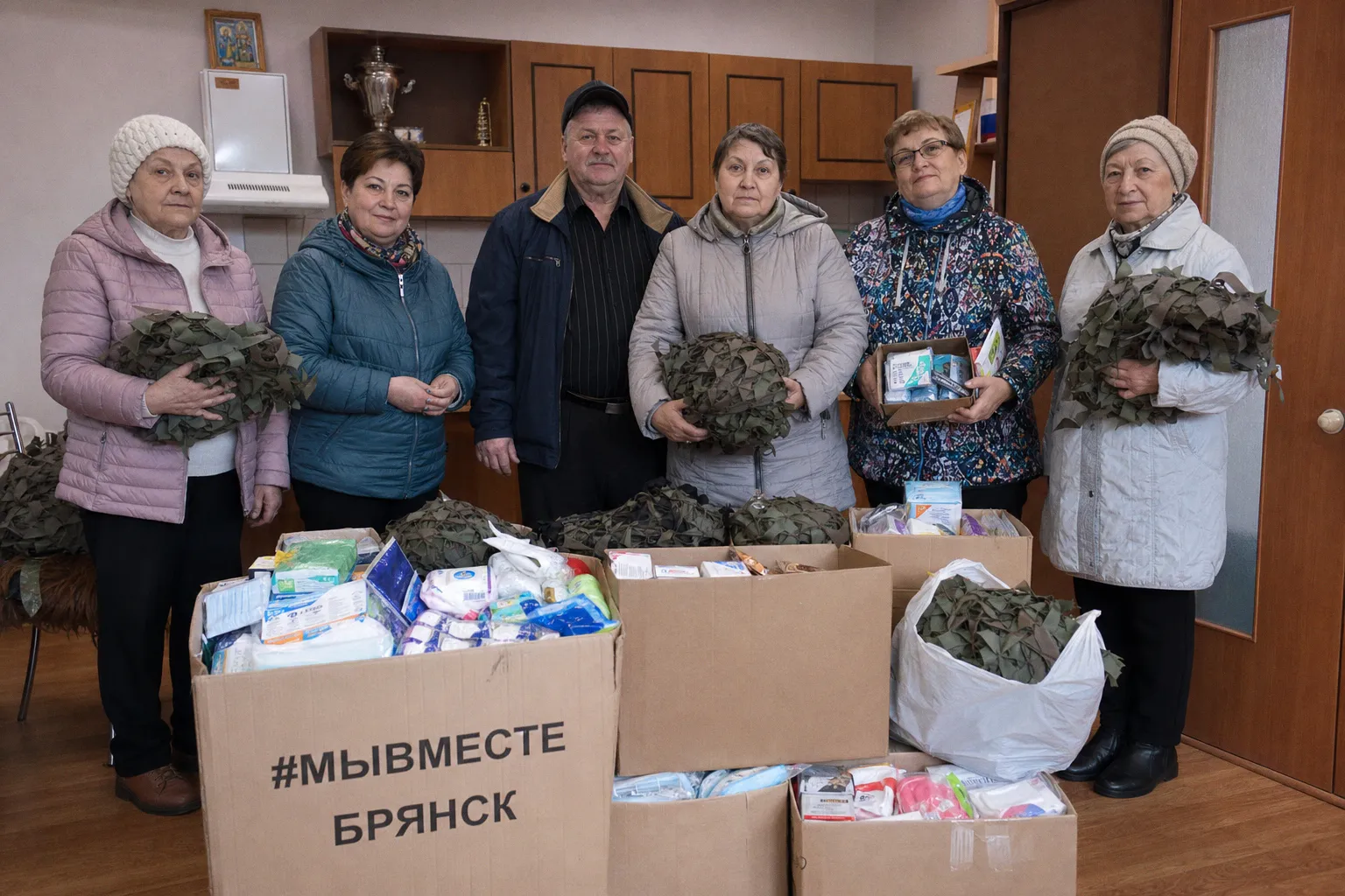 Серебряные волонтеры Брянщины собирают продукты и маскировочные сети для отправки на фронт